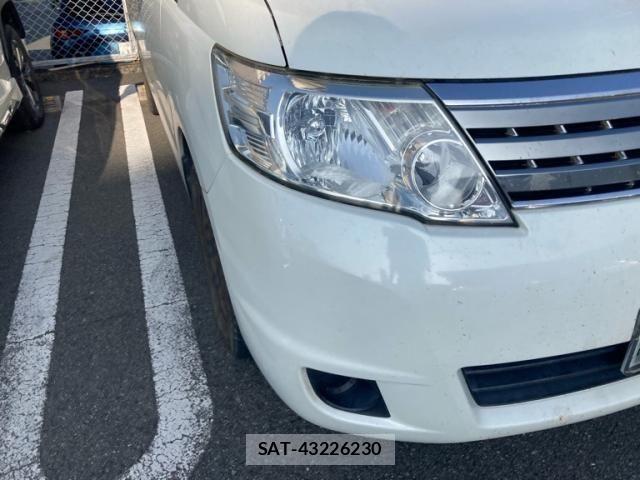 Nissan SERENA 2010-02 8132278-4