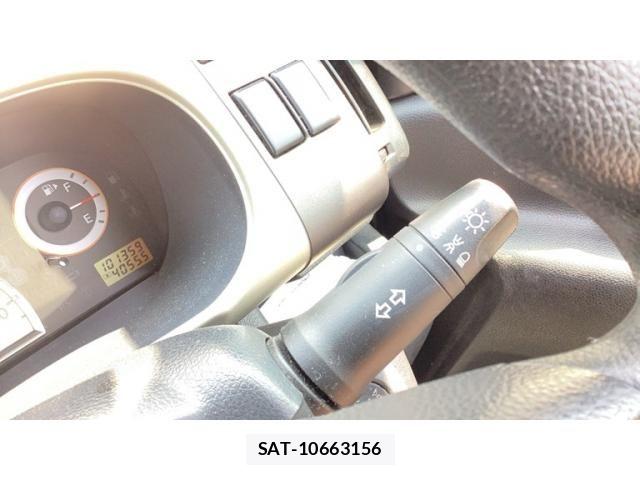 Nissan SERENA 2006-03 8132281-10