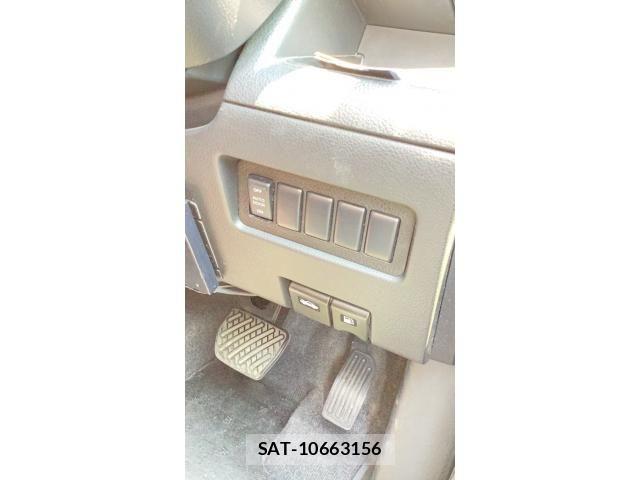 Nissan SERENA 2006-03 8132281-12