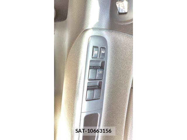 Nissan SERENA 2006-03 8132281-13