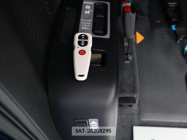 Nissan SERENA 2023-06 8132233-2