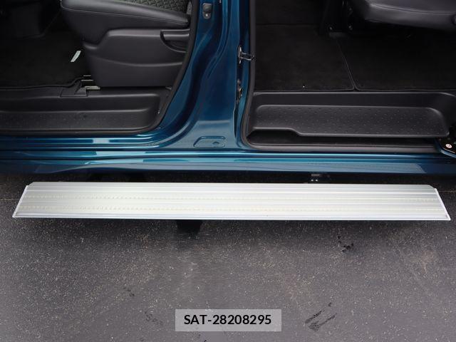 Nissan SERENA 2023-06 8132233-6