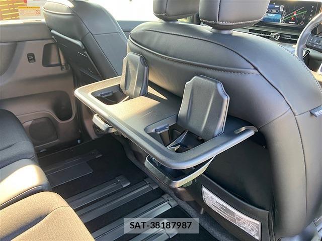 Nissan SERENA 2023-09 8132236-27