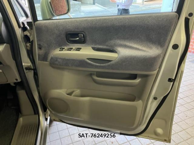 Nissan SERENA 2001-07 8159181-16