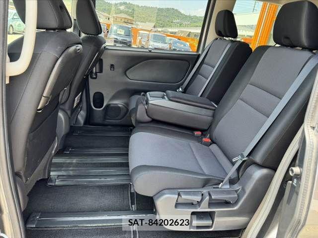 Nissan SERENA 2022-07 8210077-18