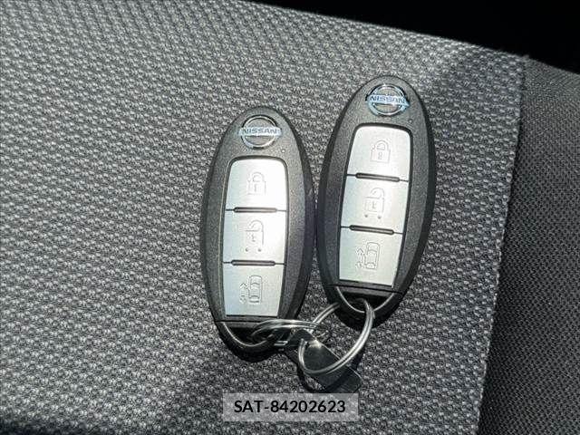 Nissan SERENA 2022-07 8210077-6