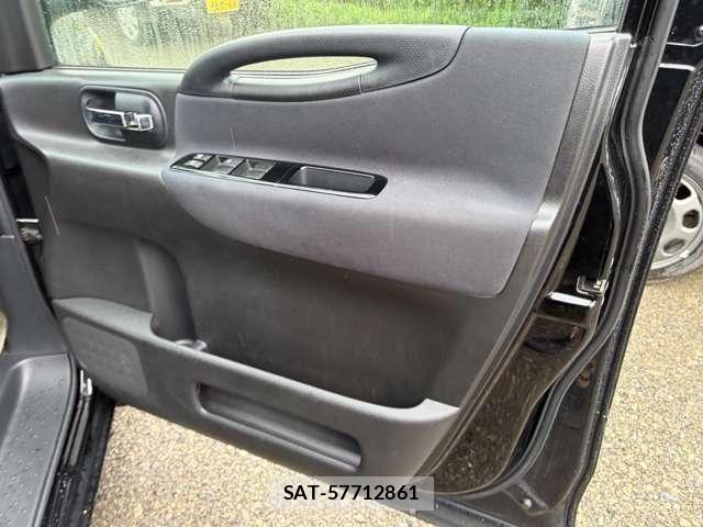 Nissan SERENA 2010-10 8210088-10