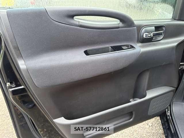Nissan SERENA 2010-10 8210088-12