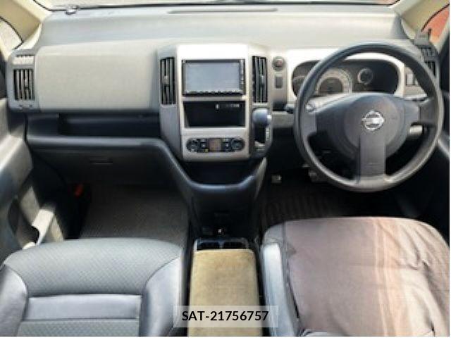 Nissan SERENA 2005-07 8210087-1
