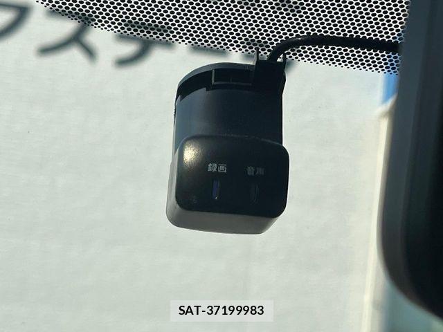 Nissan SERENA 2022-06 8210050-3
