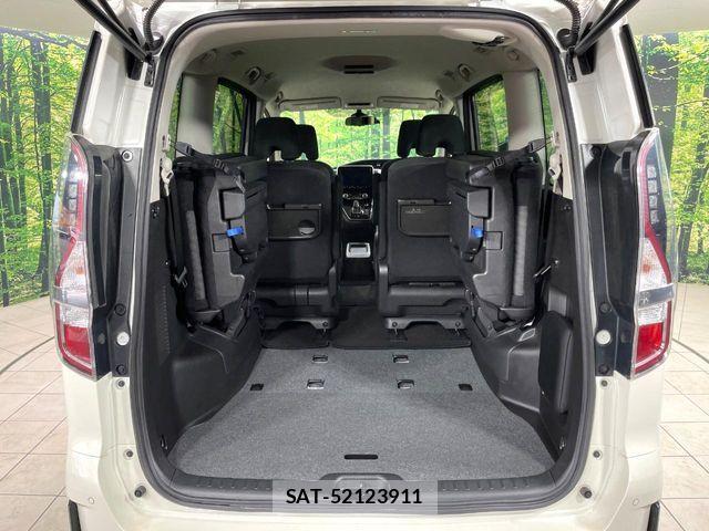 Nissan SERENA 2019-10 8210058-10