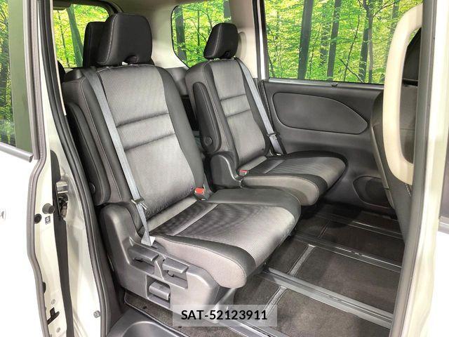 Nissan SERENA 2019-10 8210058-8