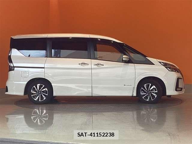 Nissan SERENA 2021-12 8210057-10
