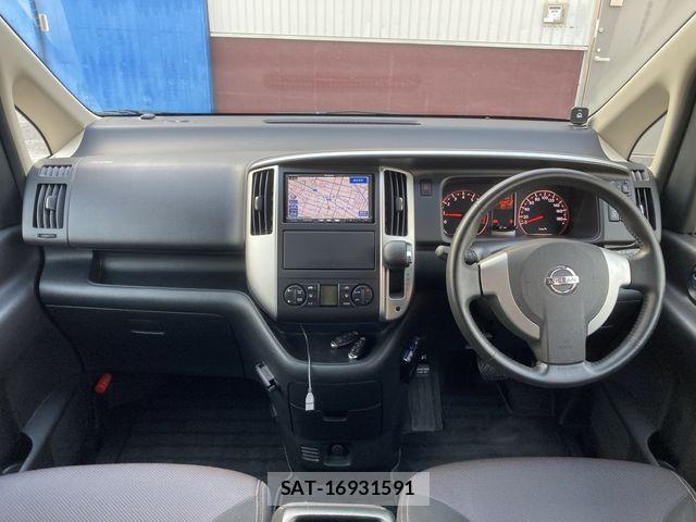 Nissan SERENA 2009-09 8210086-3