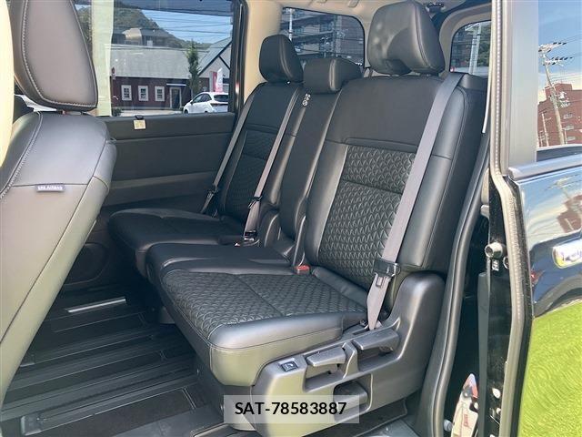 Nissan SERENA 2023-08 8210031-11