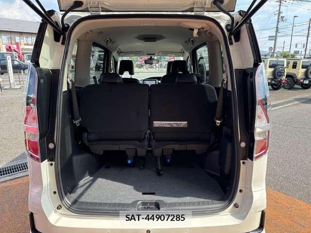 Nissan SERENA 2021-08 8210055-18