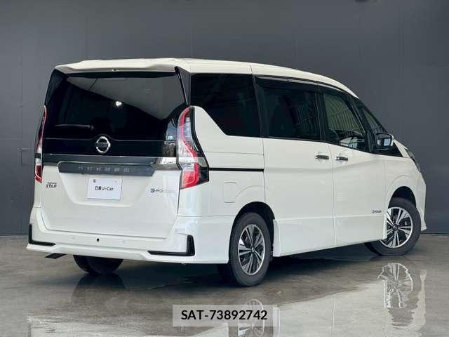 Nissan SERENA 2022-01 8210047-1