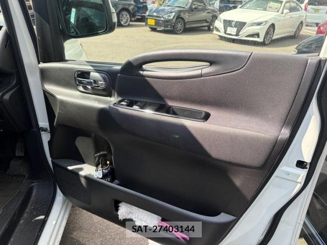 Nissan SERENA 2010-09 8231690-10