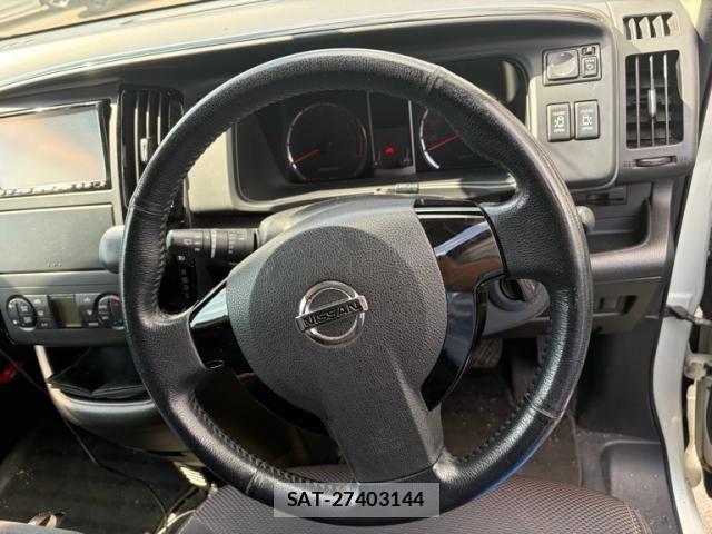 Nissan SERENA 2010-09 8231690-18