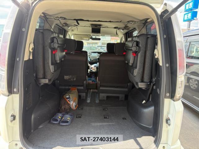 Nissan SERENA 2010-09 8231690-5