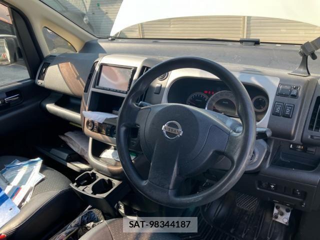 Nissan SERENA 2005-09 8231705-12