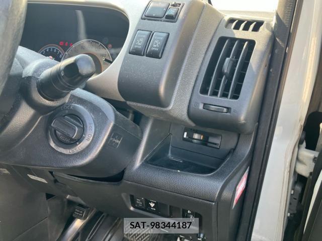 Nissan SERENA 2005-09 8231705-14