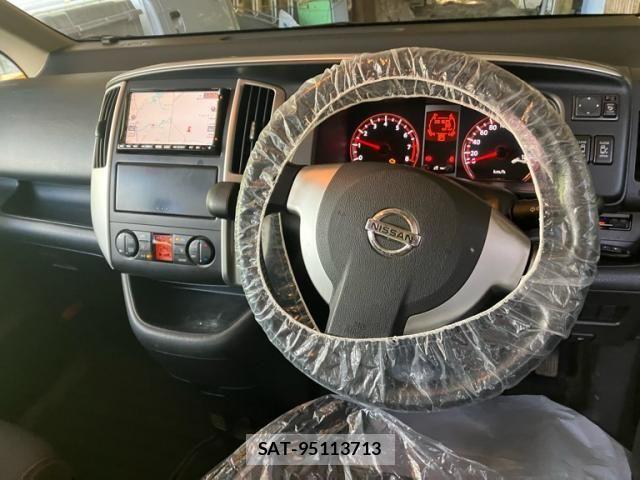 Nissan SERENA 2009-09 8231706-13