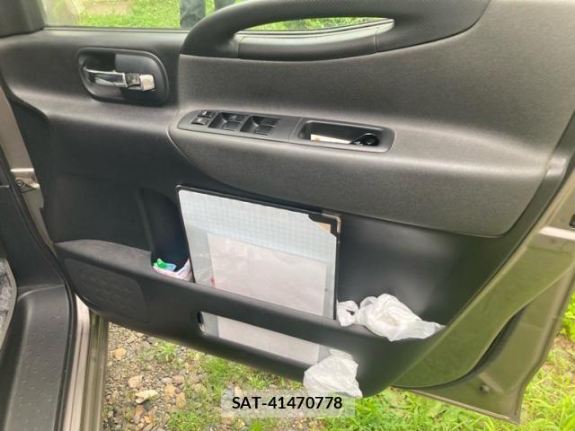 Nissan SERENA 2007-06 8231697-18
