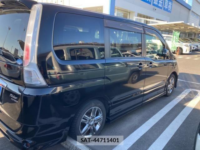 Nissan SERENA 2009-07 8231698-3
