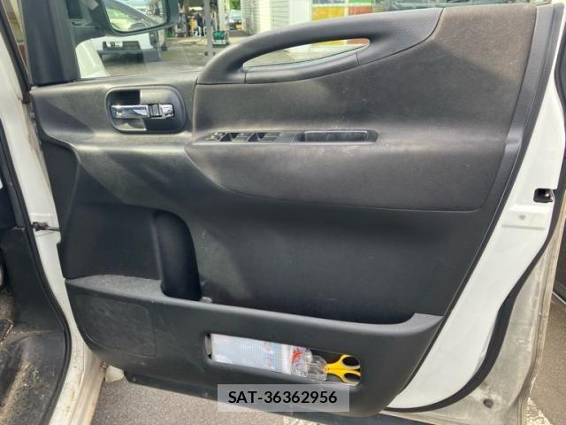 Nissan SERENA 2009-07 8246627-13