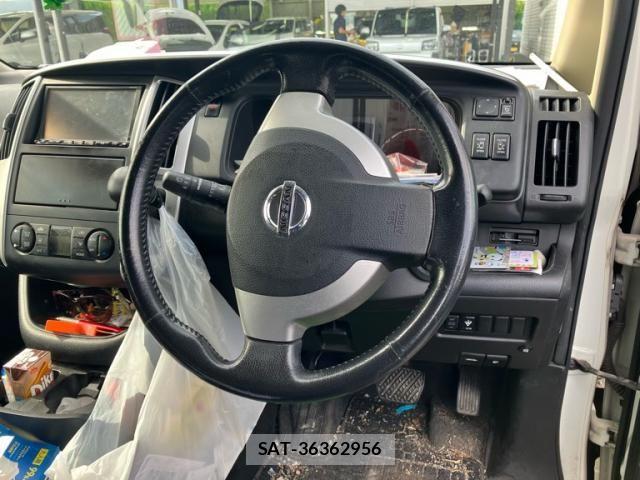 Nissan SERENA 2009-07 8246627-18