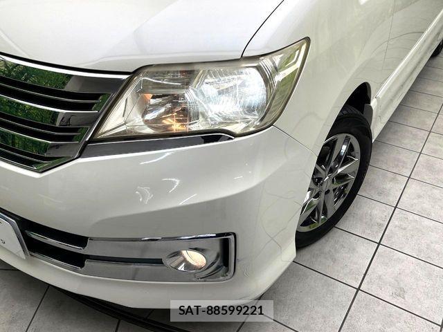 Nissan SERENA 2011-09 8246619-12