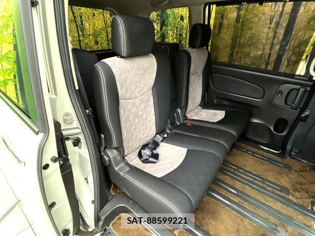 Nissan SERENA 2011-09 8246619-7