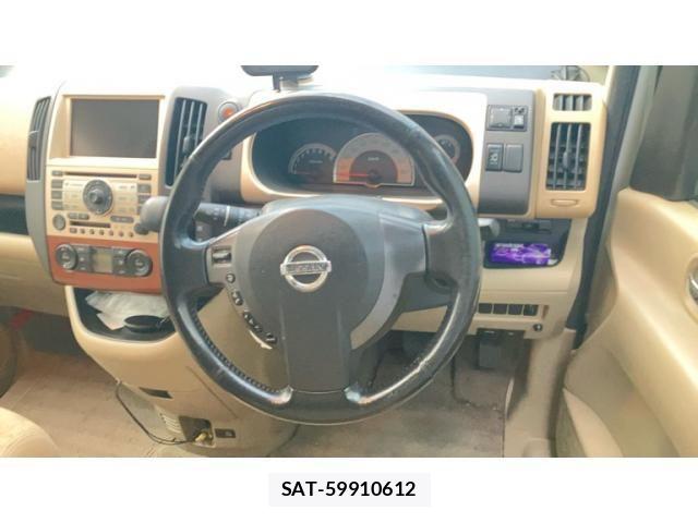 Nissan SERENA 2005-07 8246626-12