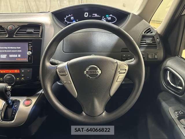 Nissan SERENA 2016-02 8246618-9