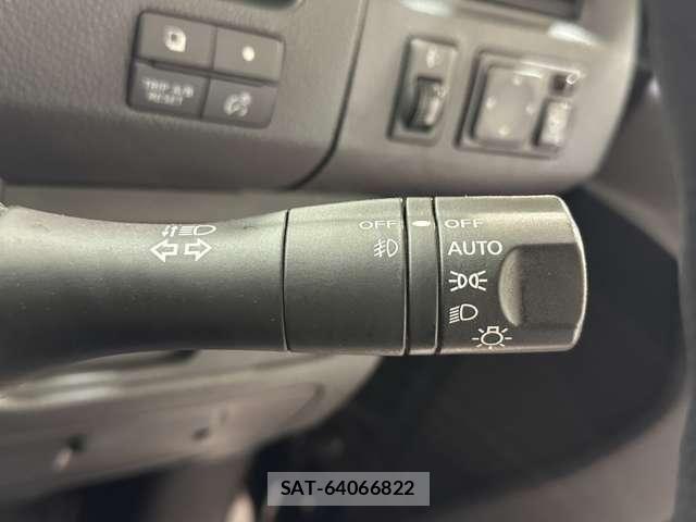 Nissan SERENA 2016-02 8246618-11