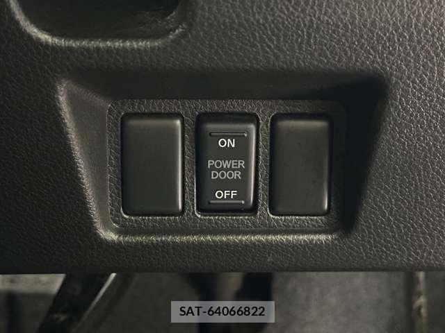 Nissan SERENA 2016-02 8246618-15