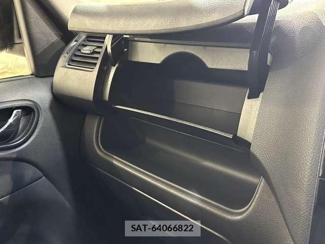 Nissan SERENA 2016-02 8246618-21