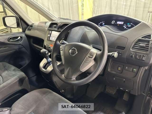 Nissan SERENA 2016-02 8246618-8