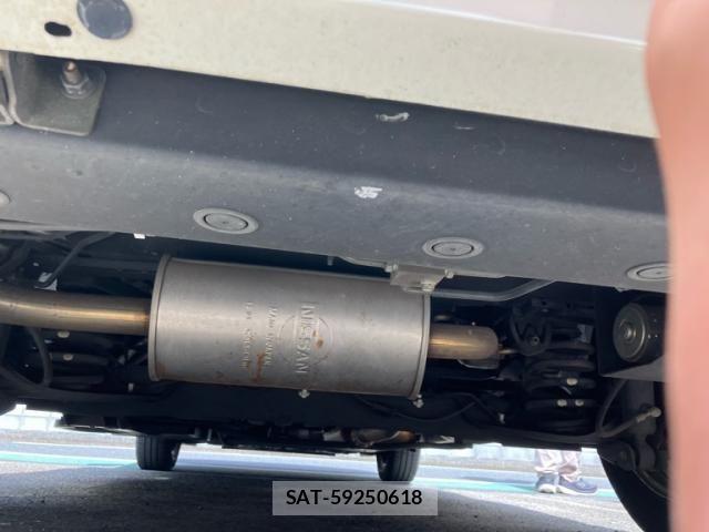 Nissan SERENA 2013-04 8246623-12
