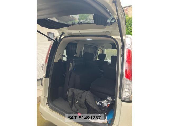 Nissan SERENA 2011-10 8246624-23