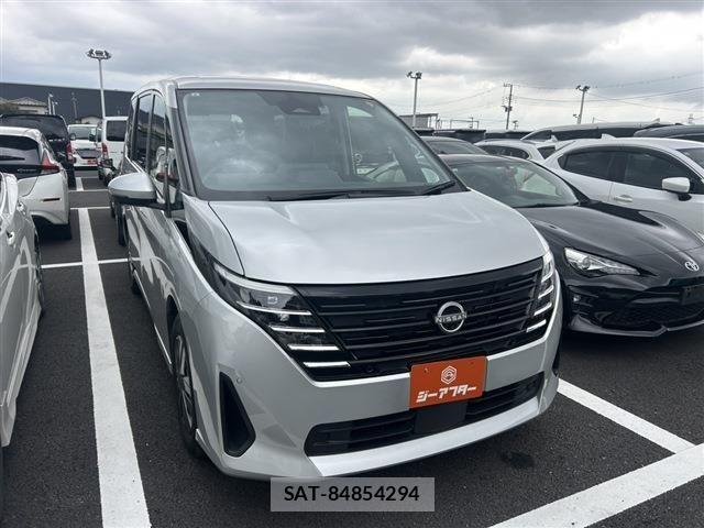 Nissan SERENA 2023-06 8246613-0