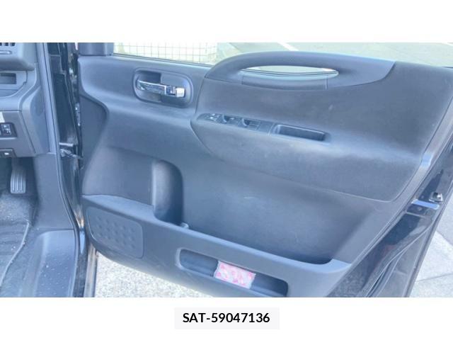 Nissan SERENA 2009-10 8246625-10