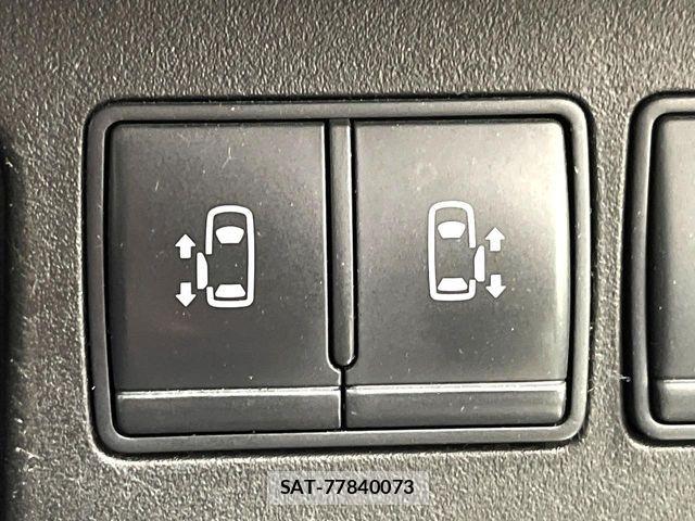 Nissan SERENA 2012-02 8246621-5
