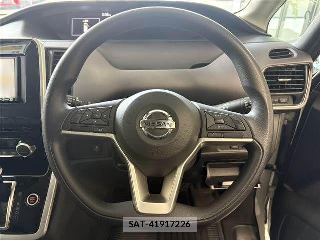 Nissan SERENA 2017-11 8316941-10