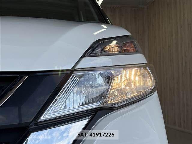 Nissan SERENA 2017-11 8316941-11