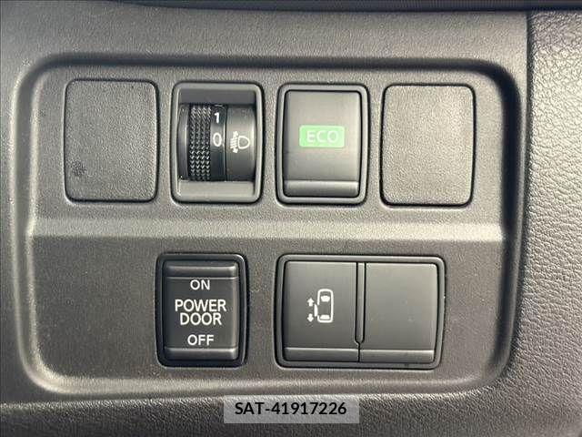 Nissan SERENA 2017-11 8316941-5