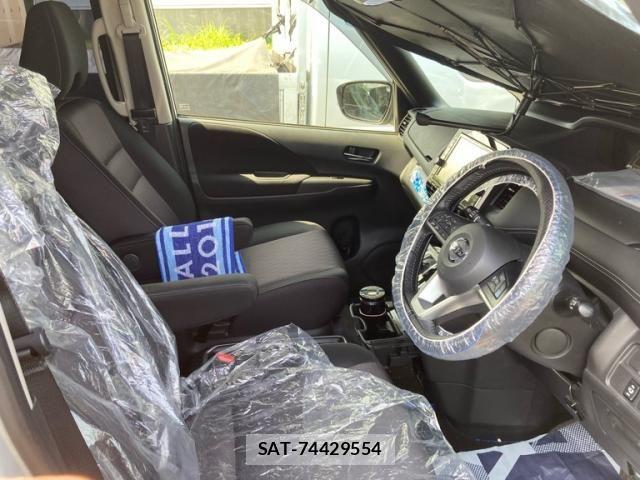 Nissan SERENA 2018-04 8316939-12