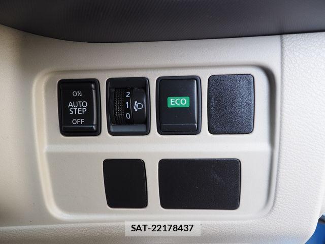 Nissan SERENA 2017-11 8337773-11