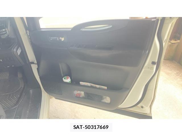 Nissan SERENA 2009-03 8337772-16